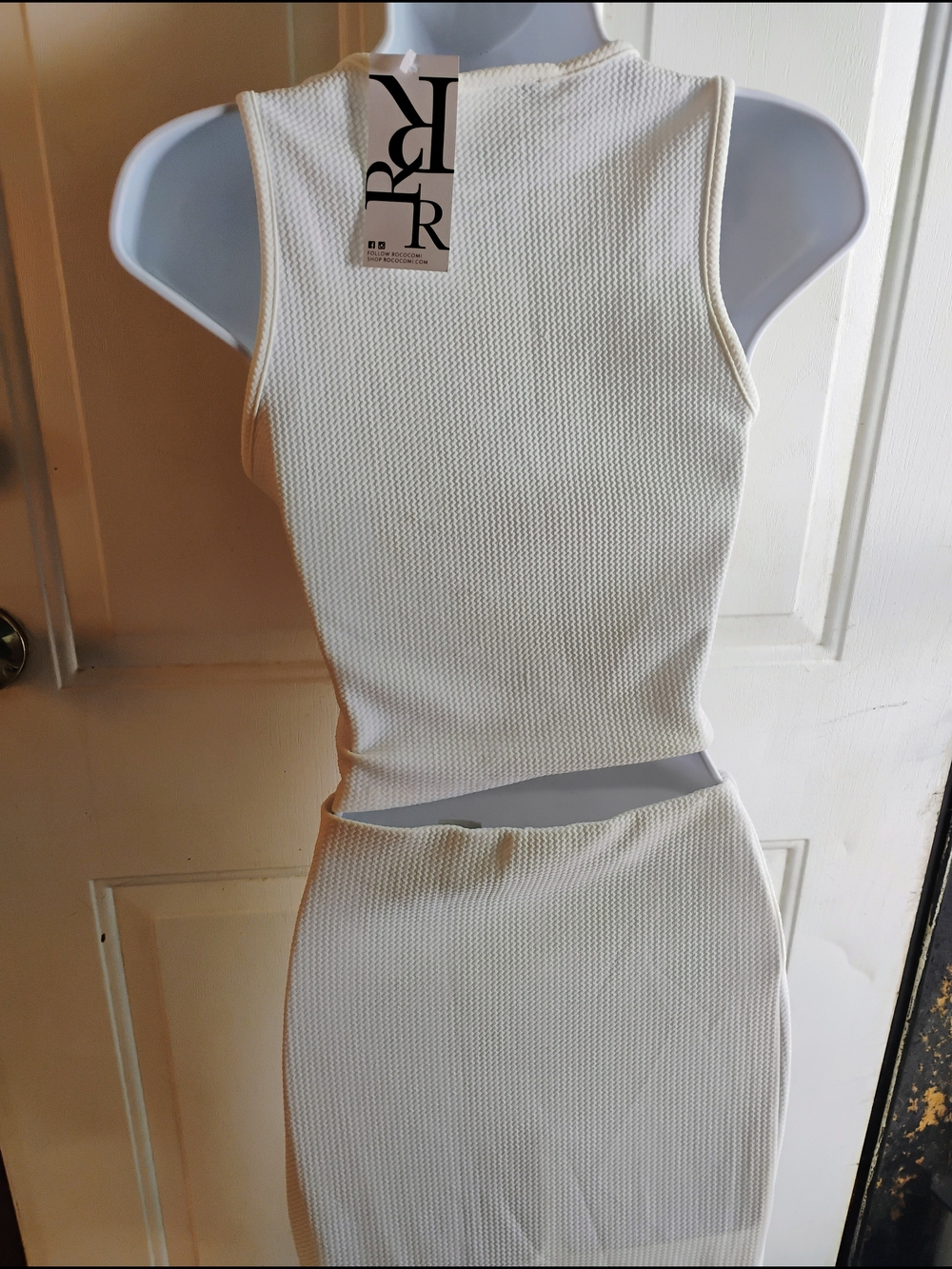 Sleeveless Off-white Skirt Set